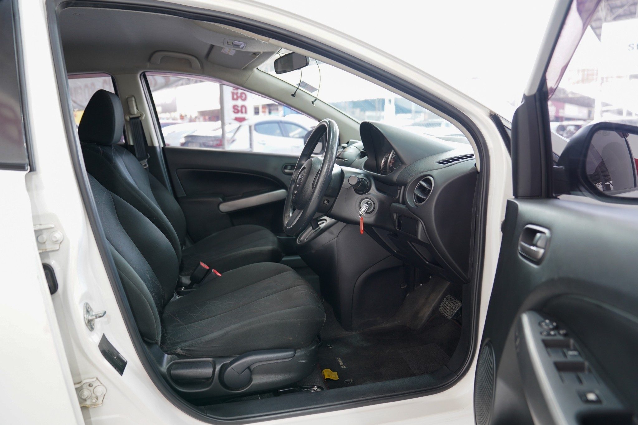 2013 MAZDA MAZDA2 1.5 GROOVE 5