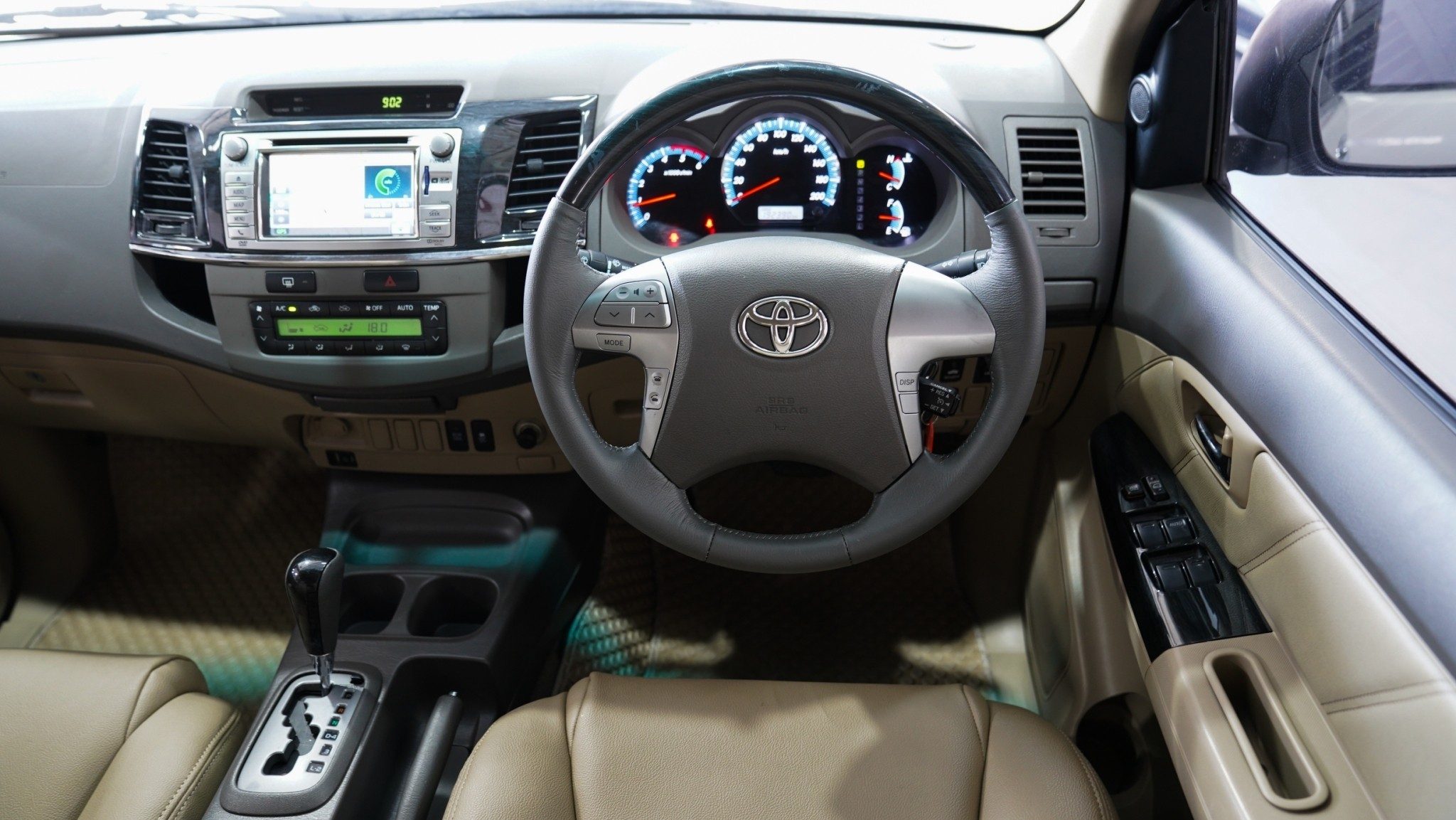 2013 TOYOTA FORTUNER 3.0 V AT