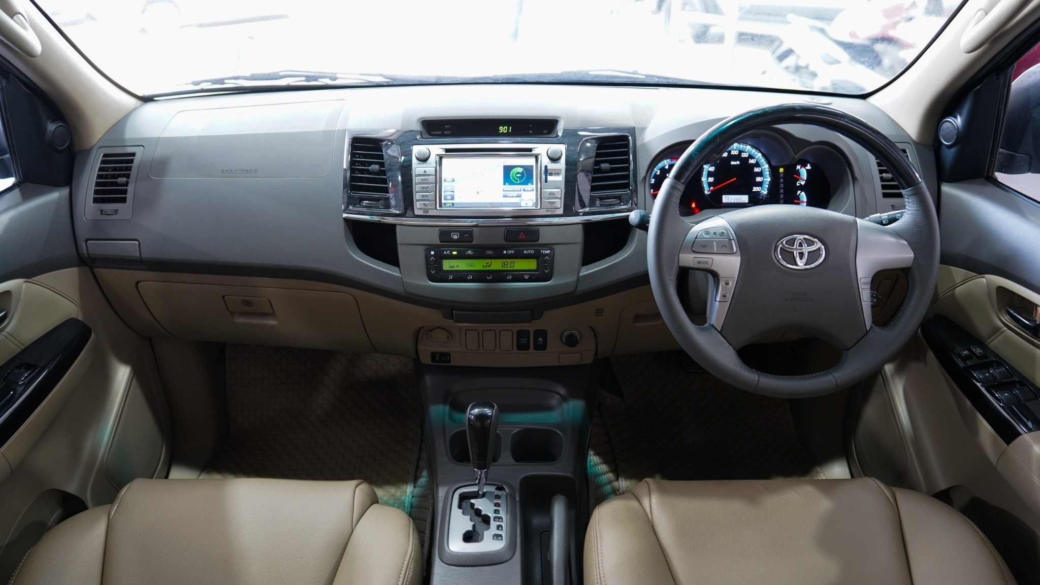 2013 TOYOTA FORTUNER 3.0 V AT