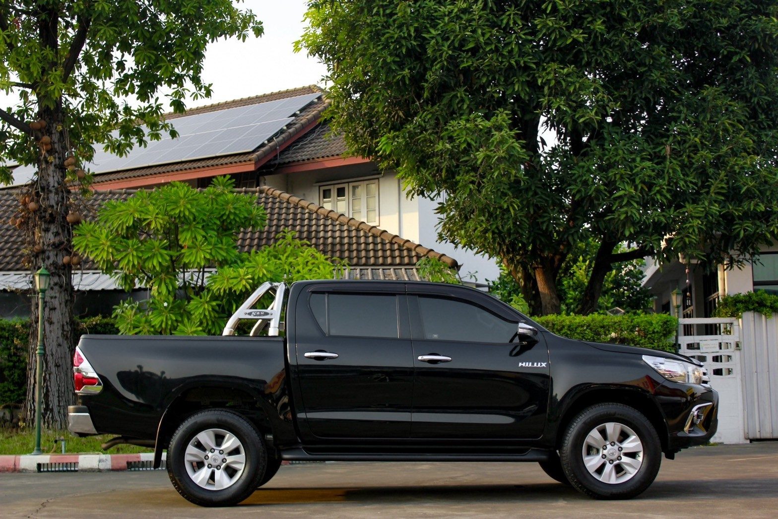 2016 TOYOTA HILUX REVO 2.4 G NAVI PRERUNNER DOUBLE CAB