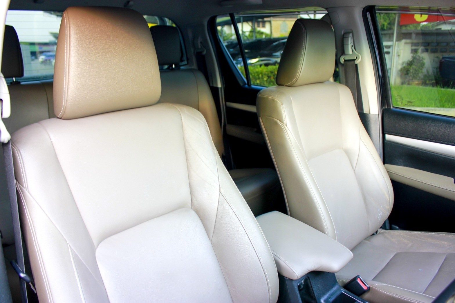 2016 TOYOTA HILUX REVO 2.4 G NAVI PRERUNNER DOUBLE CAB