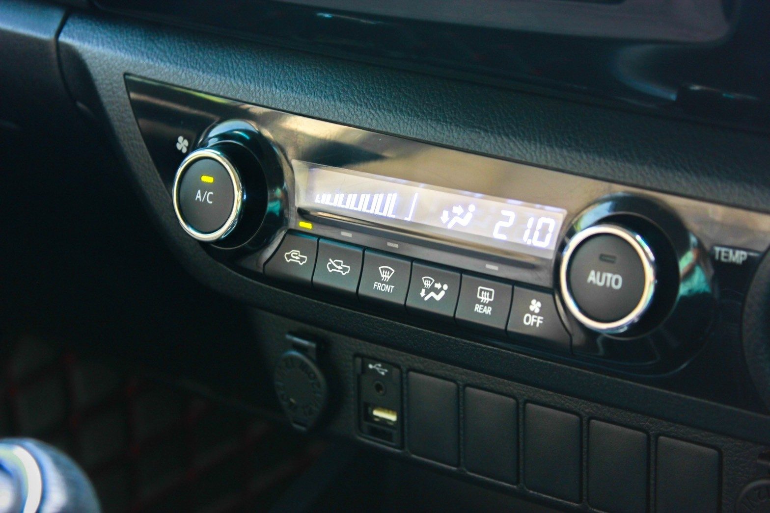2016 TOYOTA HILUX REVO 2.4 G NAVI PRERUNNER DOUBLE CAB