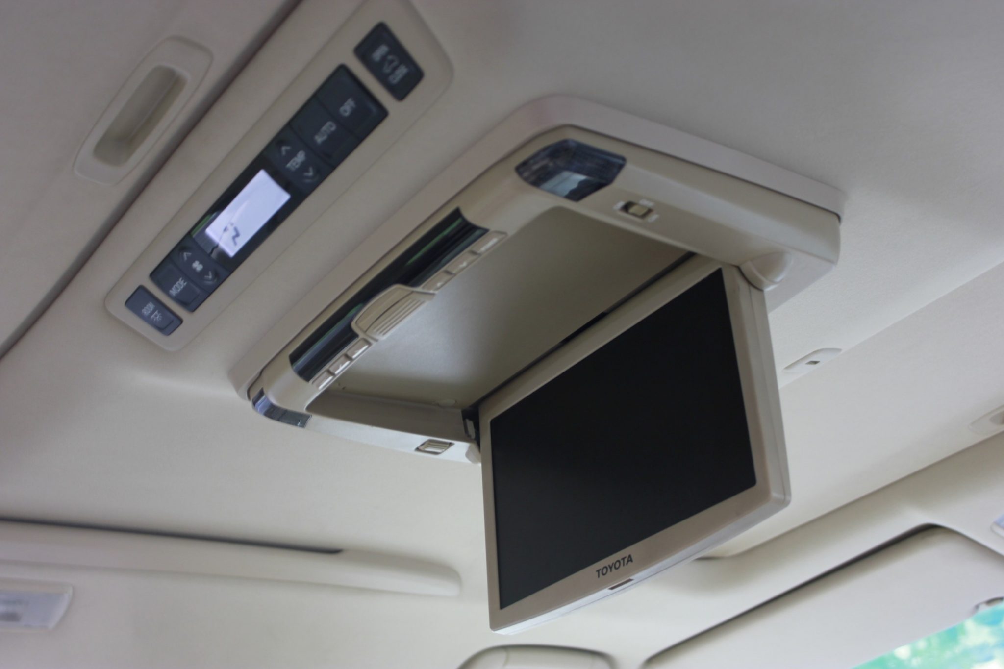 2012 TOYOTA ALPHARD 2.4V