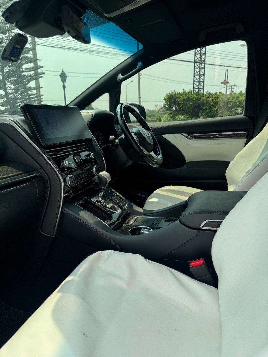 2021 Lexus LM300h (Executive 4 Seats)