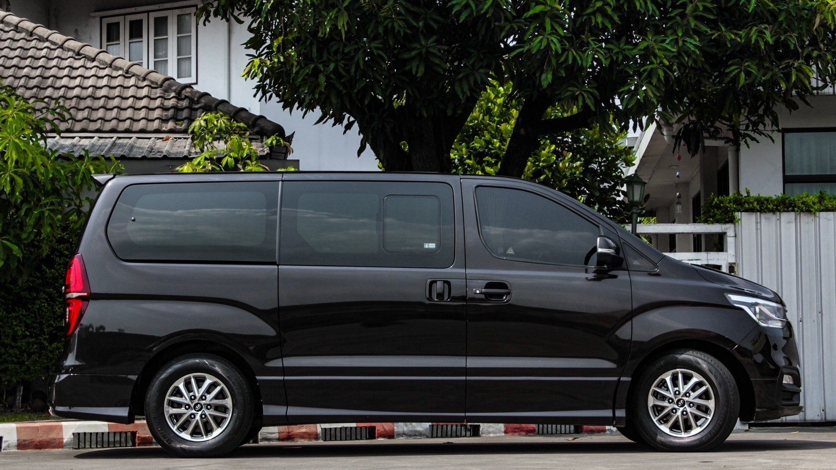 2019 HYUNDAI H1 DELUXE
