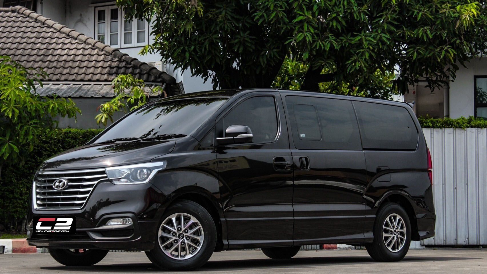 2019 HYUNDAI H1 DELUXE