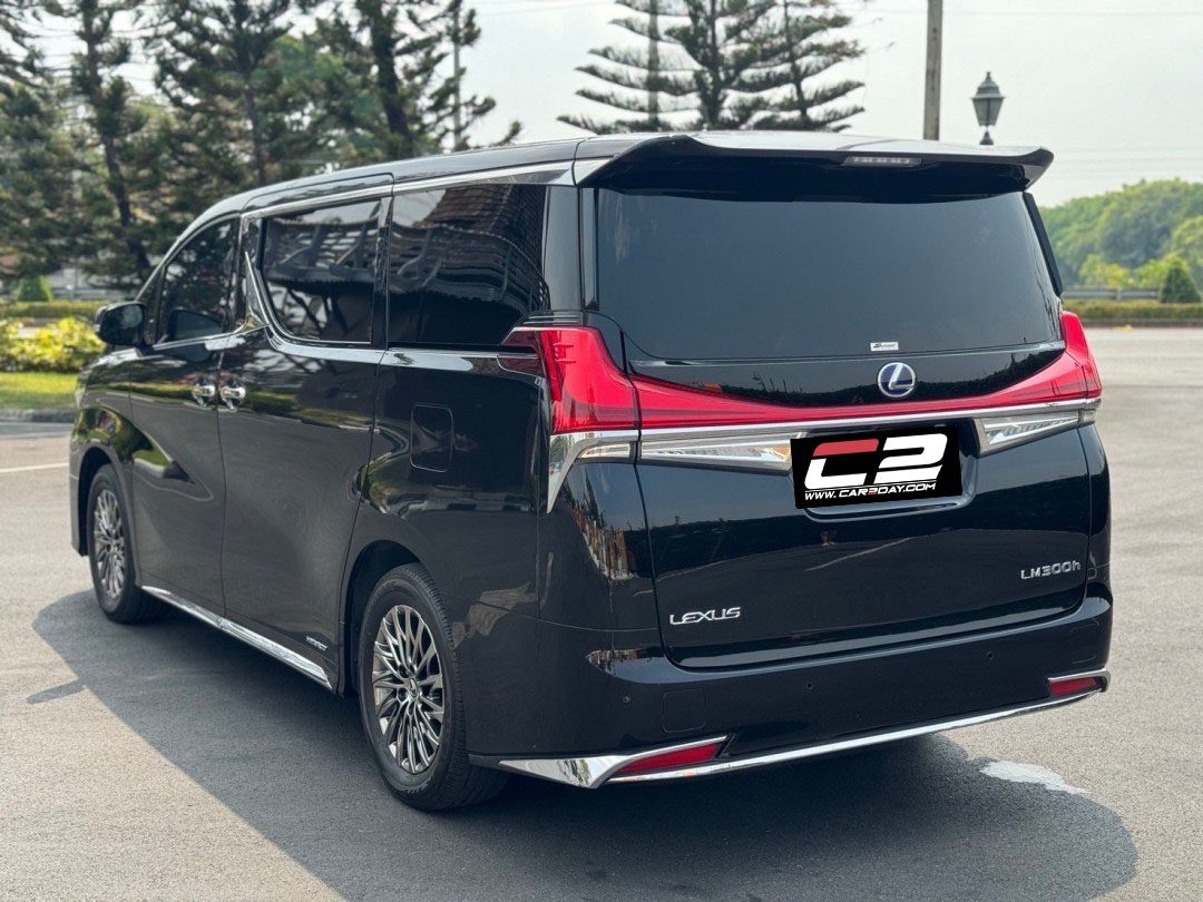 2021 Lexus LM300h (Executive 4 Seats)