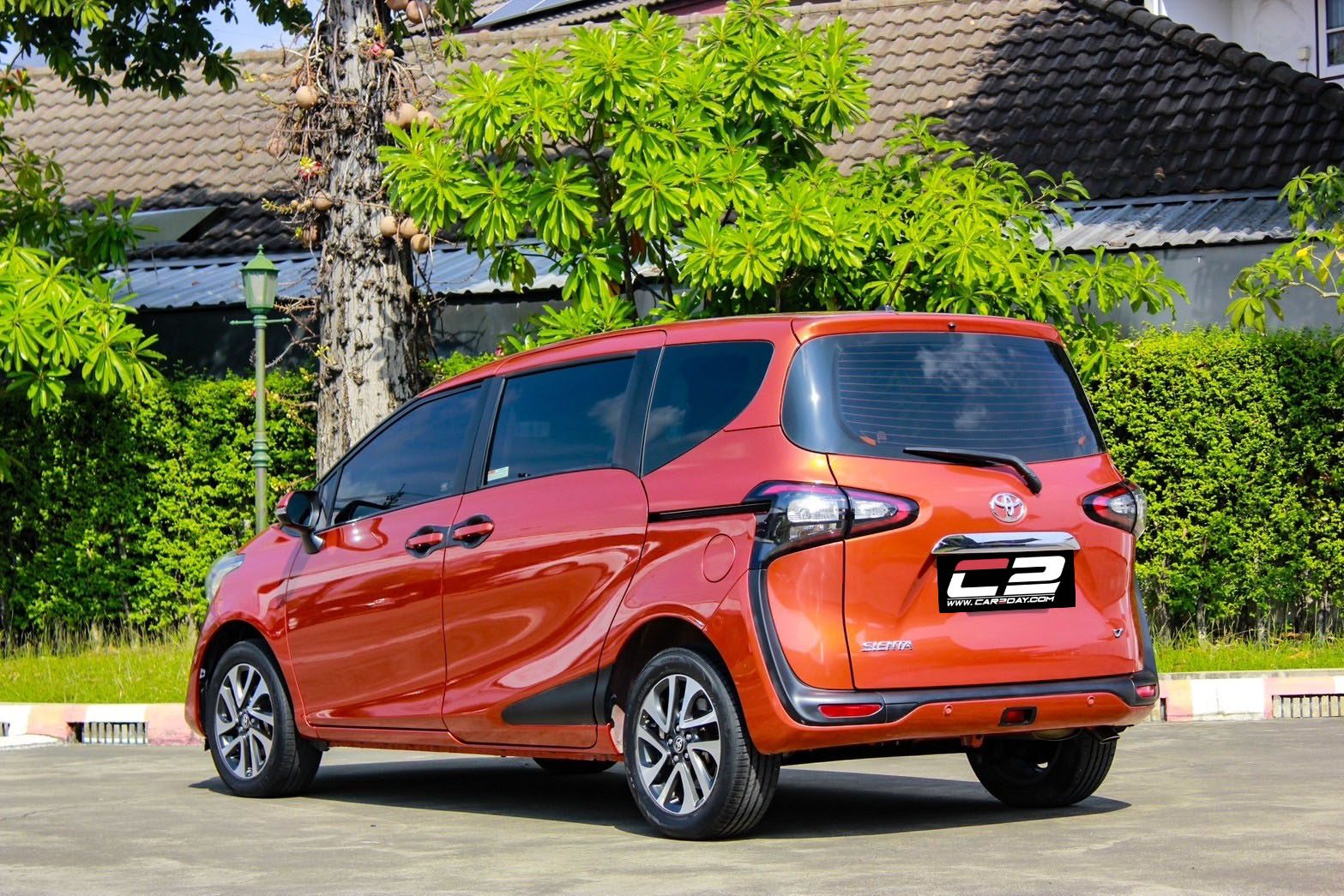 2019 TOYOTA SIENTA 1.5 V