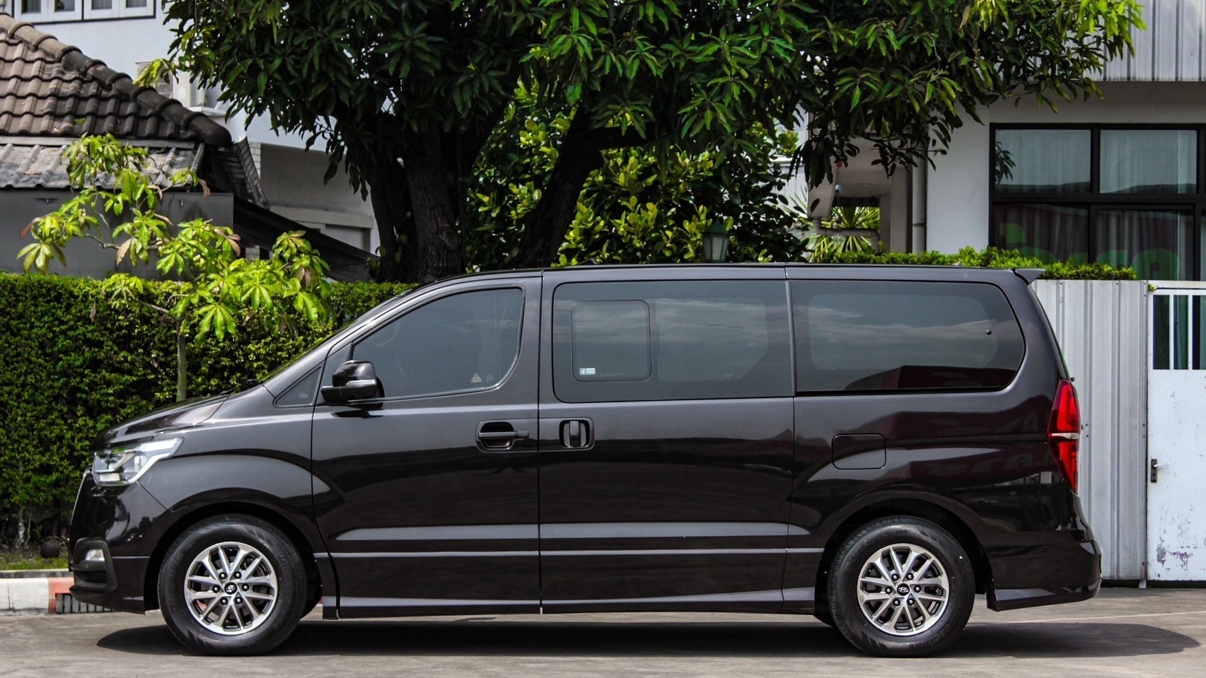 2019 HYUNDAI H1 DELUXE