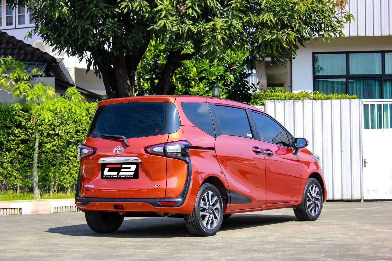 2019 TOYOTA SIENTA 1.5 V