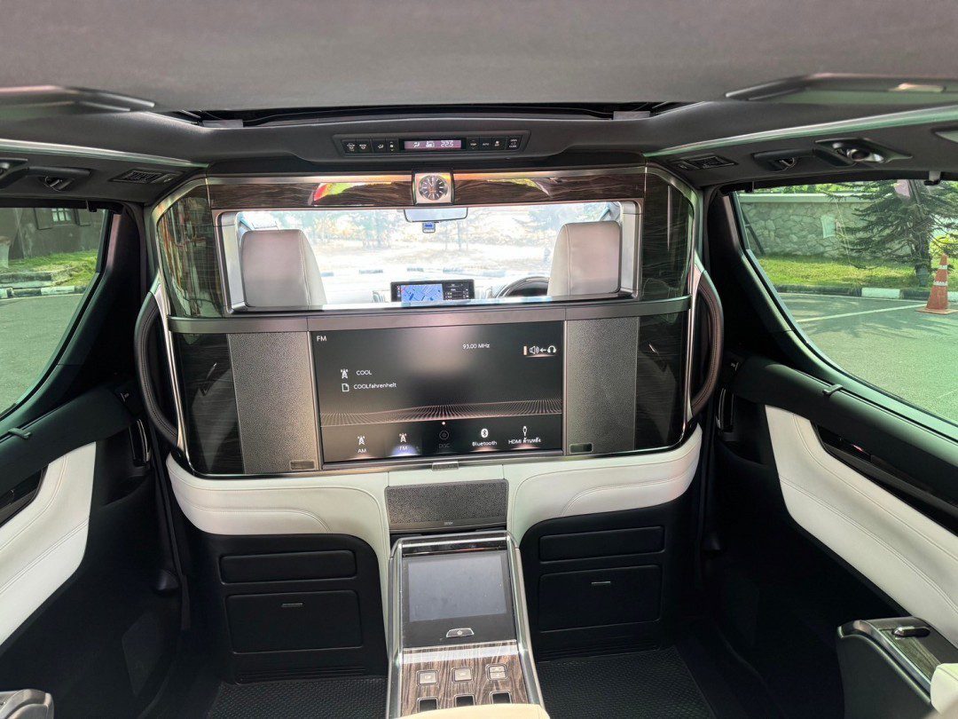 2021 Lexus LM300h (Executive 4 Seats)