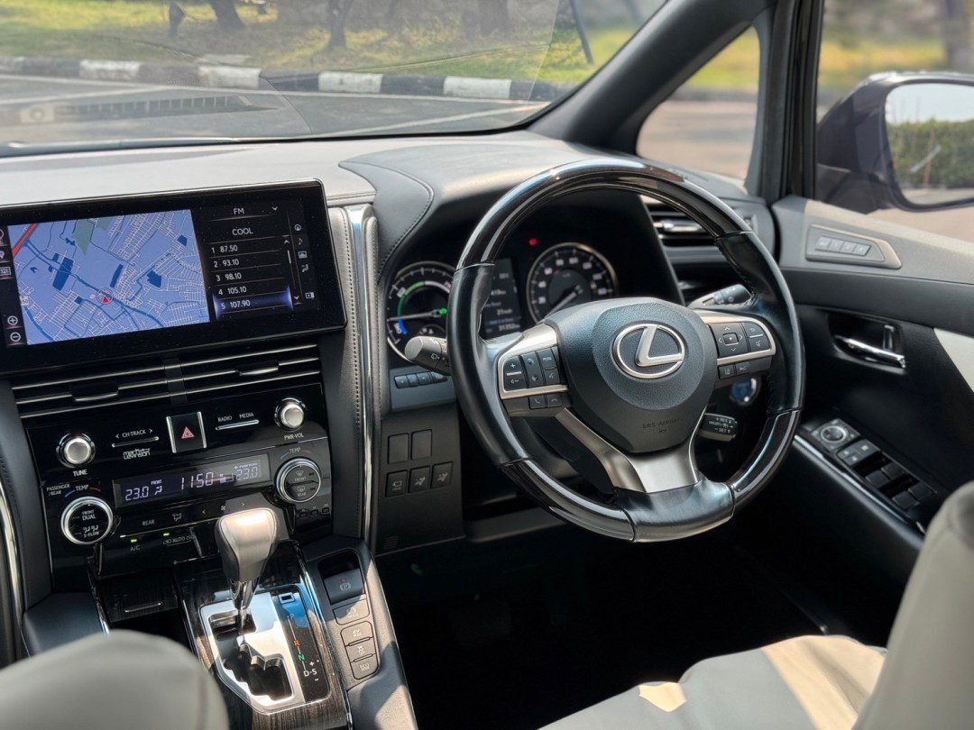2021 Lexus LM300h (Executive 4 Seats)