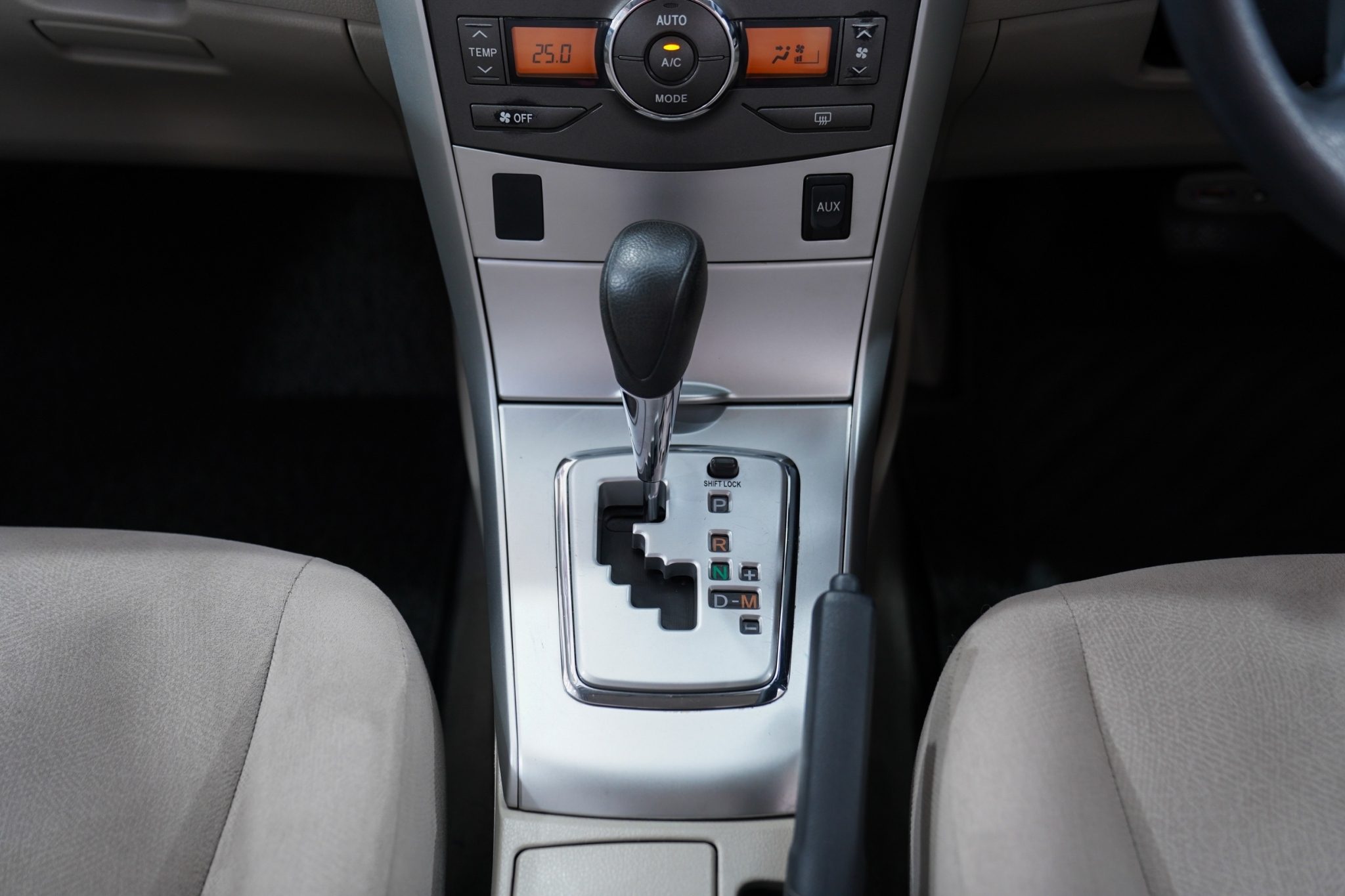 2013 TOYOTA COROLLA ALTIS 1.8 E AT