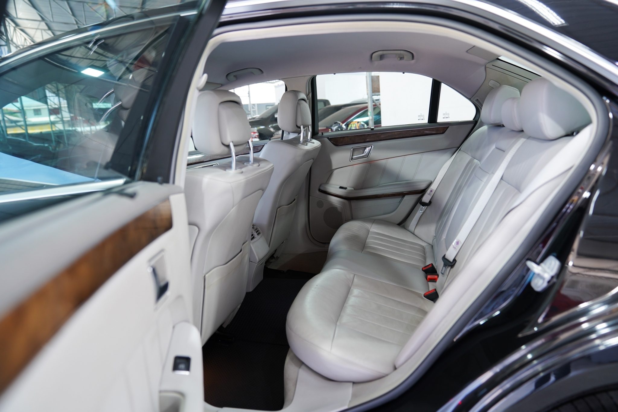 BENZ E200 1.8 CGI BE AT