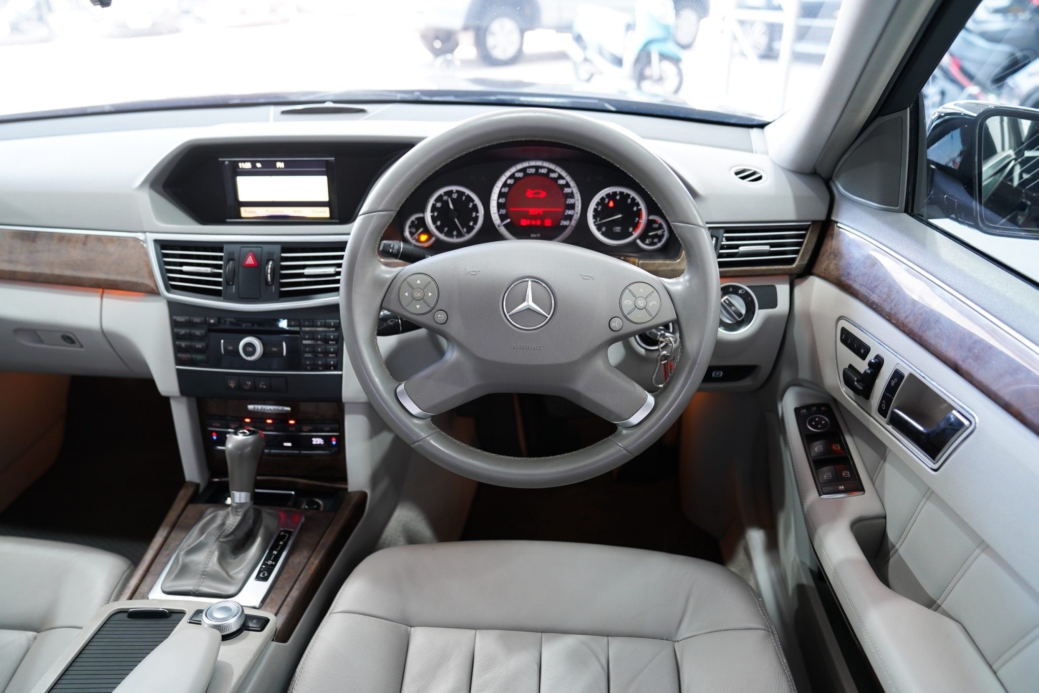 BENZ E200 1.8 CGI BE AT