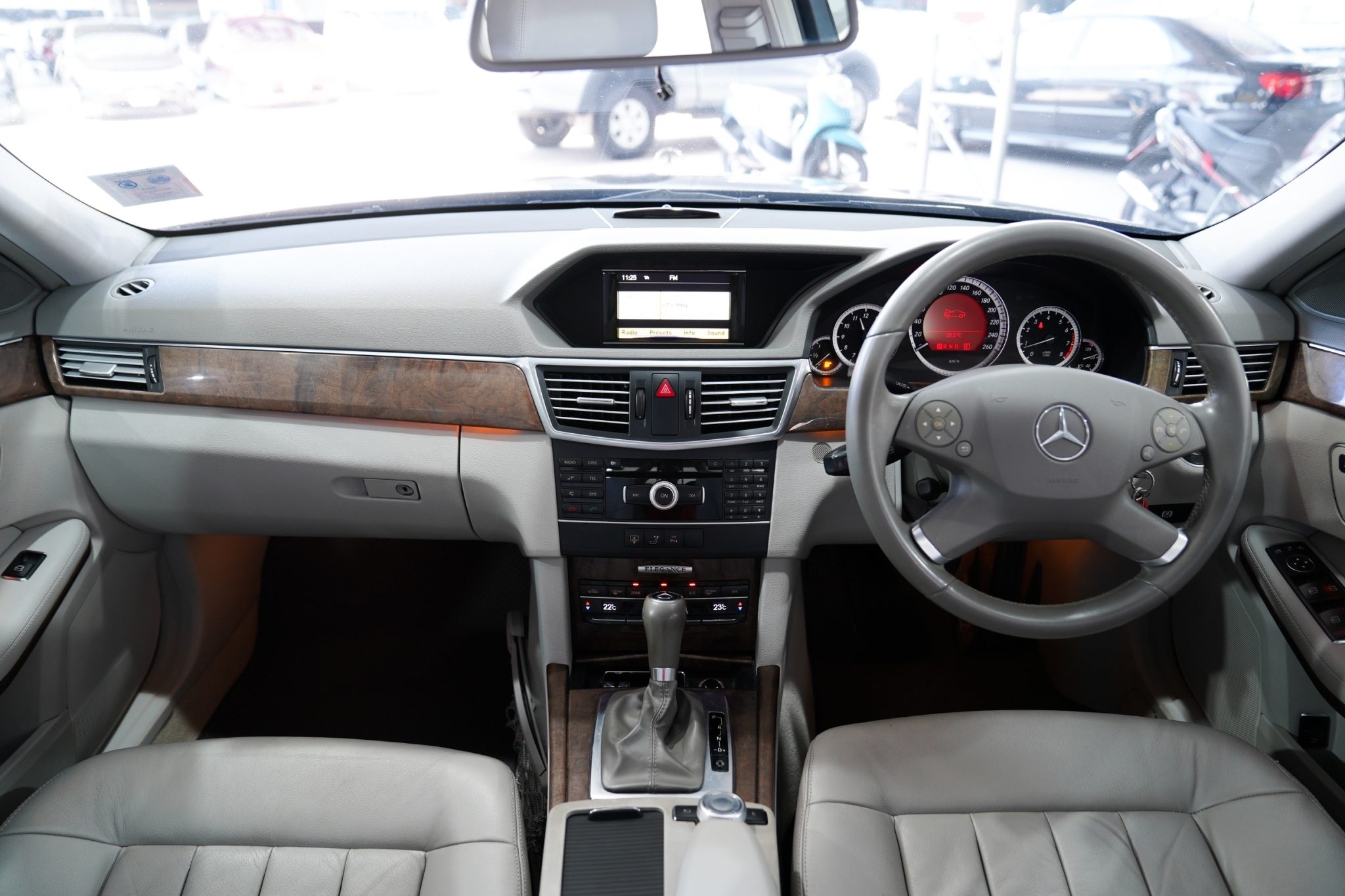 BENZ E200 1.8 CGI BE AT