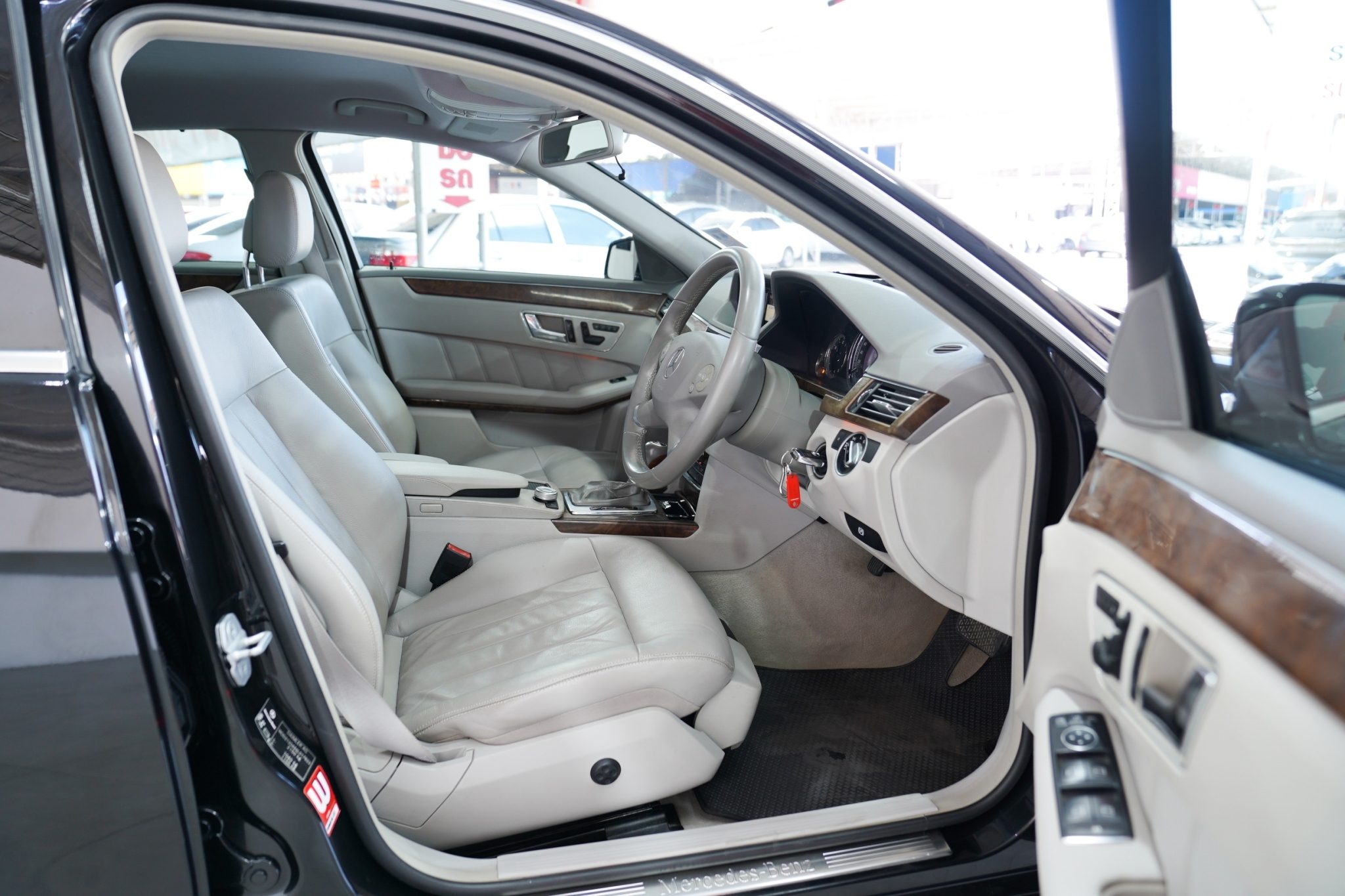 BENZ E200 1.8 CGI BE AT