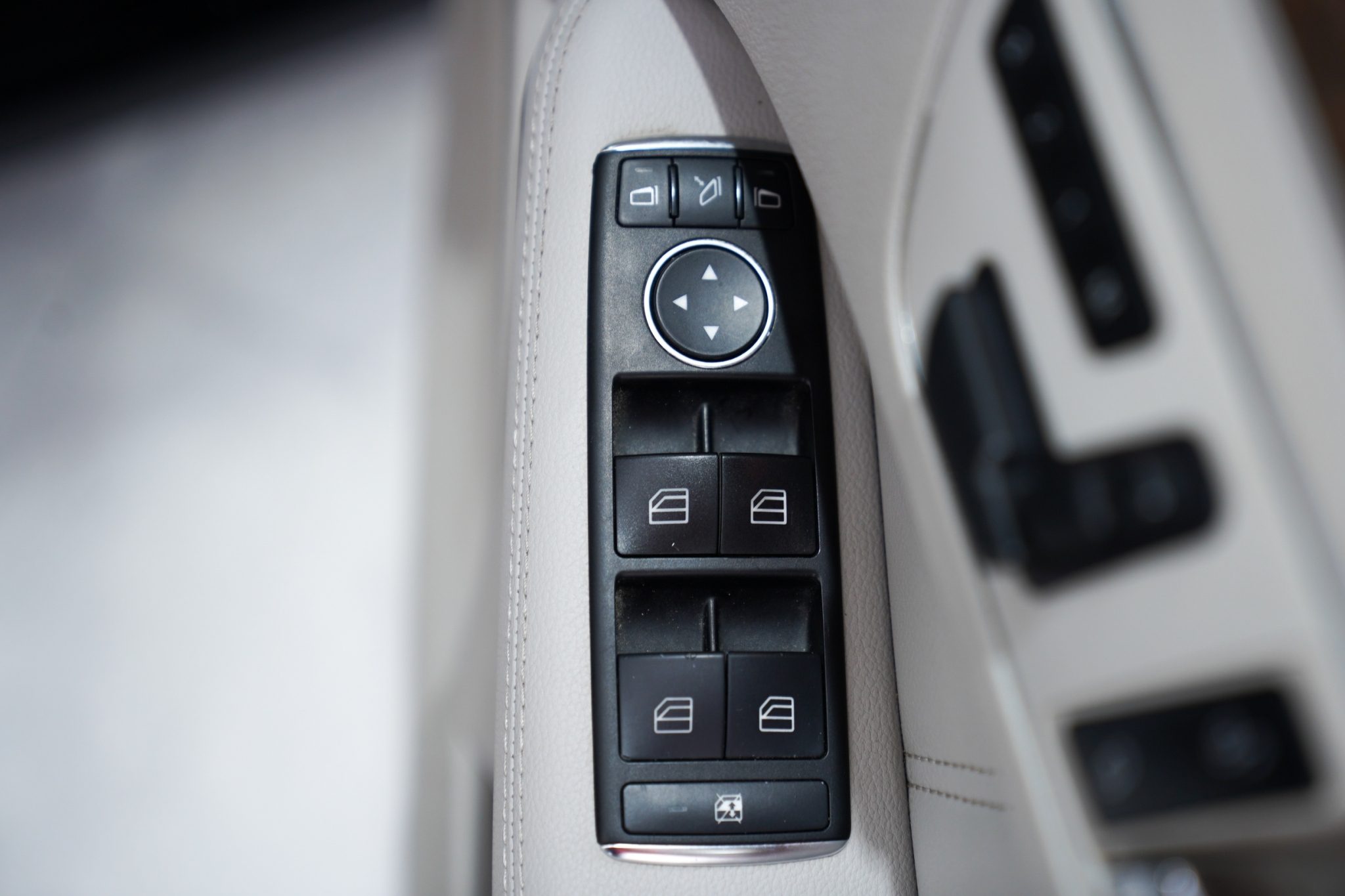 BENZ E200 1.8 CGI BE AT