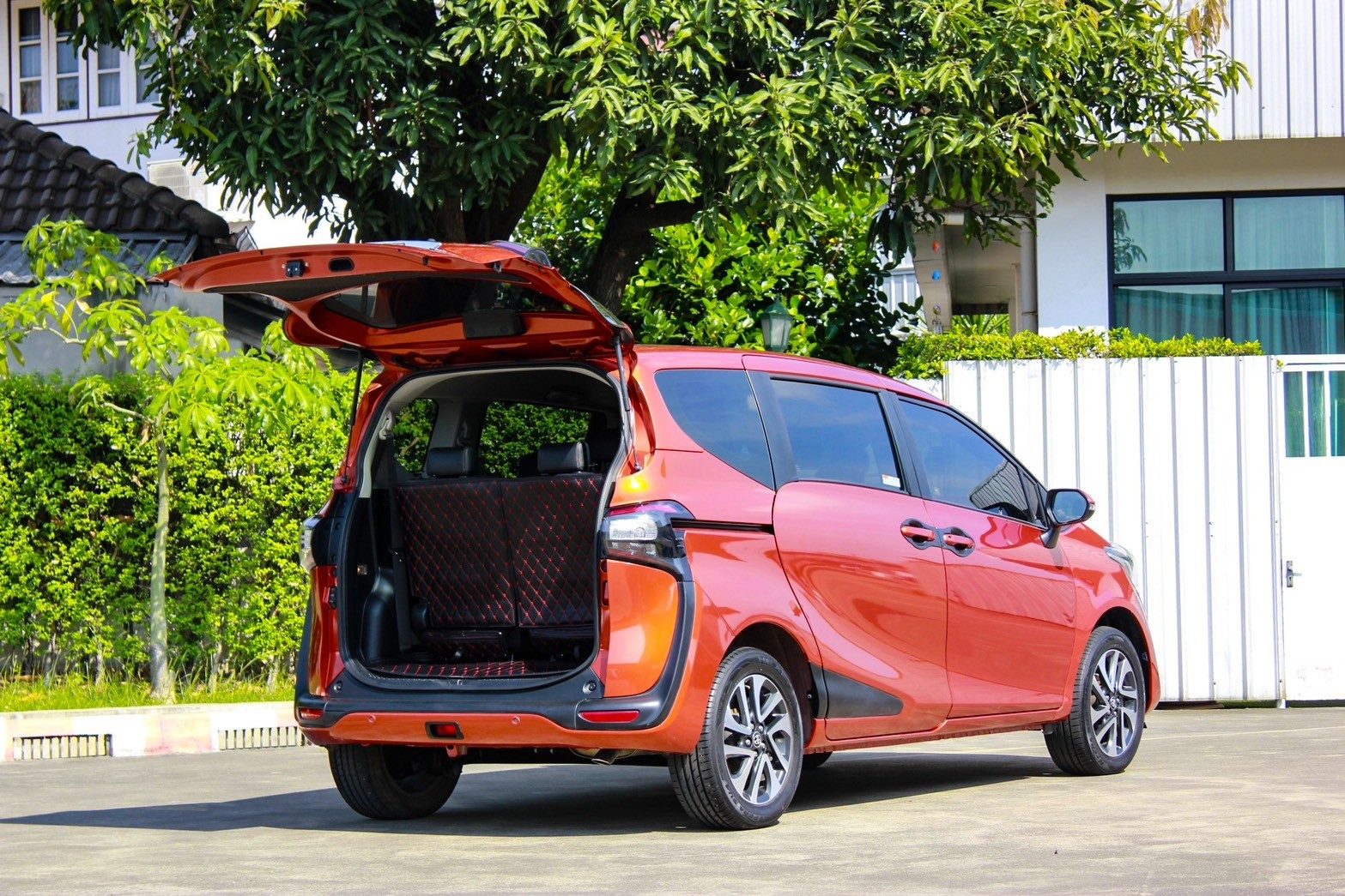 2019 TOYOTA SIENTA 1.5 V