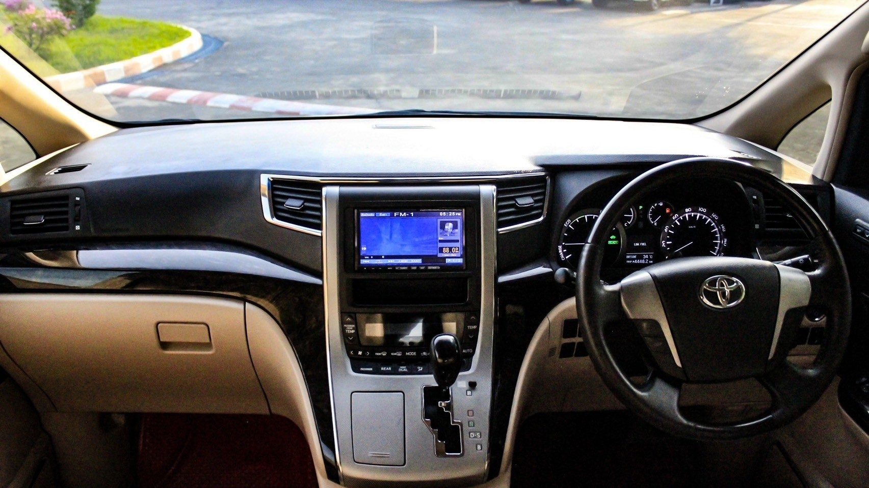 2013 TOYOTA ALPHARD 2.4 HYBRID