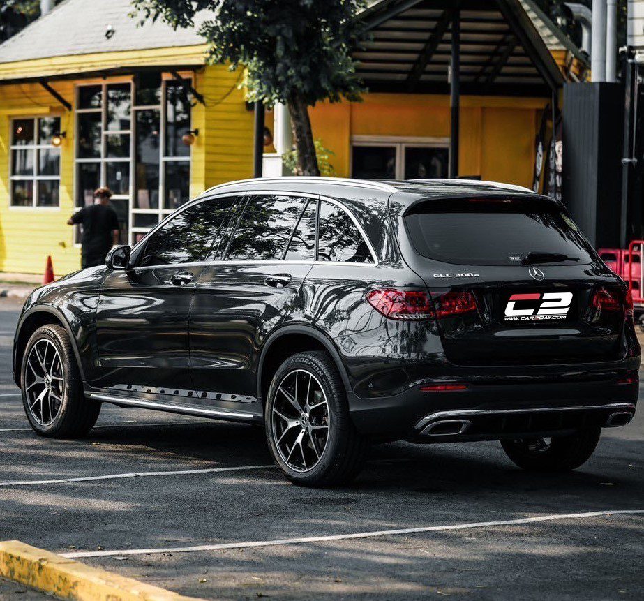 2021 Benz GLC300e AMG