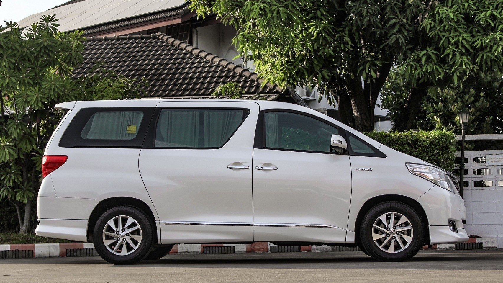 2013 TOYOTA ALPHARD 2.4 HYBRID