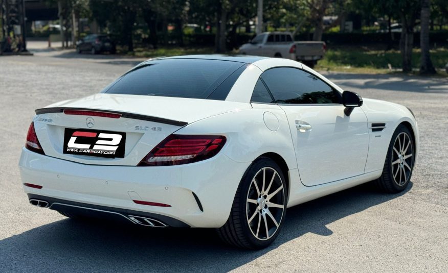 2017 Mercedes-AMG SLC43