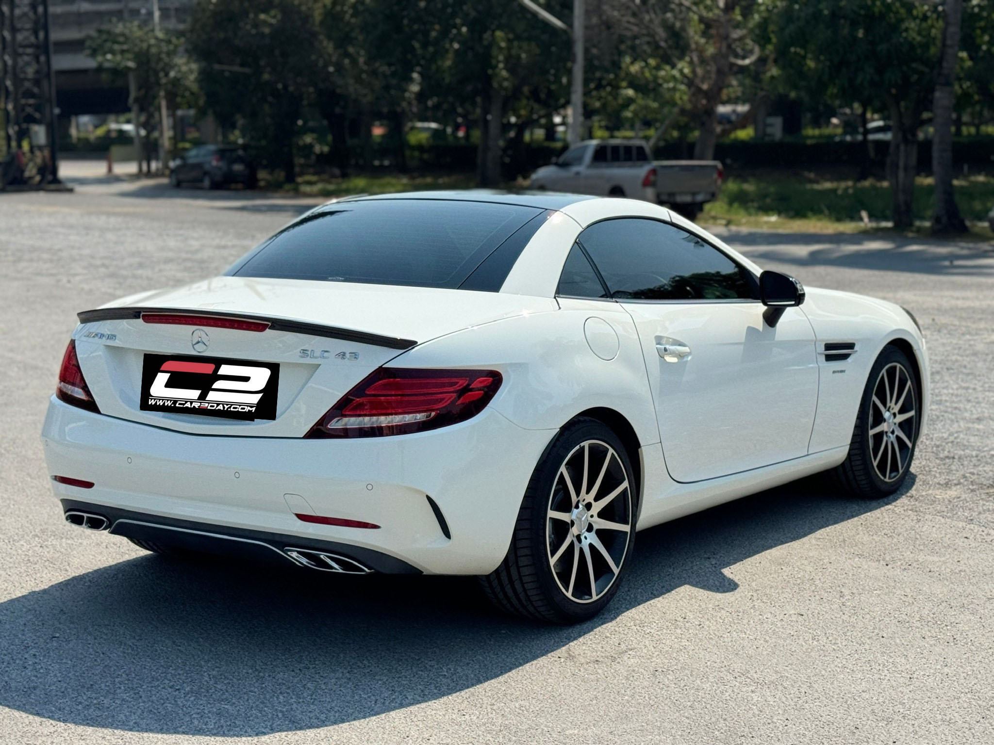 2017 Mercedes-AMG SLC43