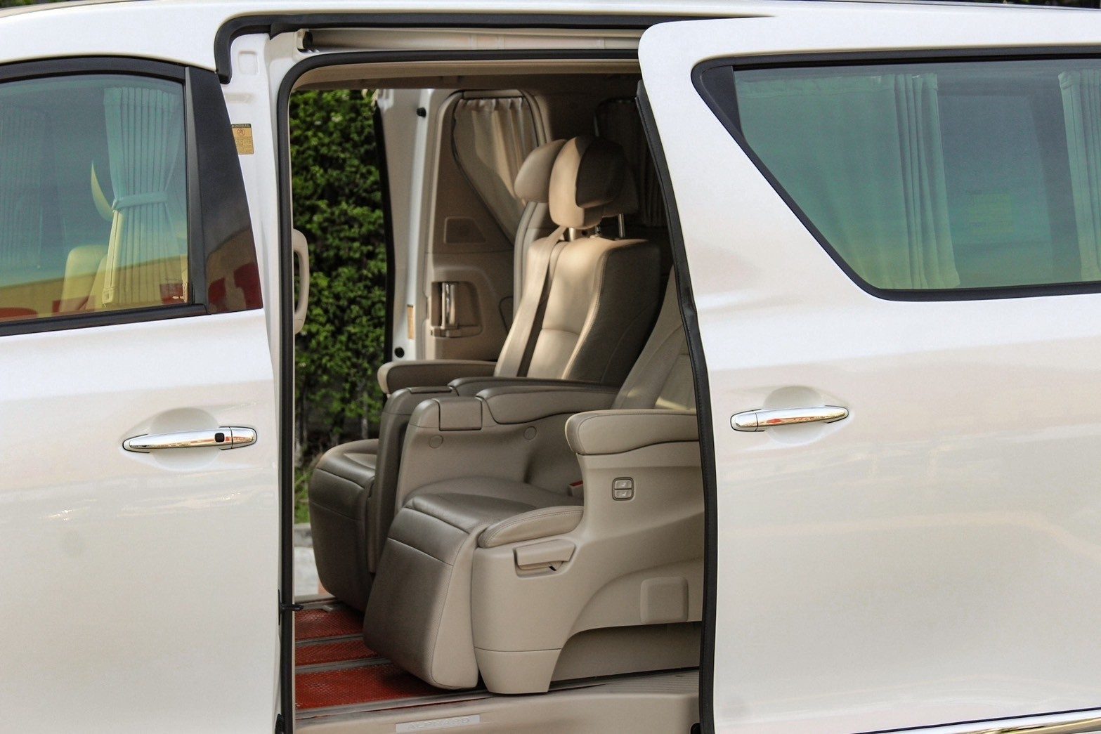 2013 TOYOTA ALPHARD 2.4 HYBRID