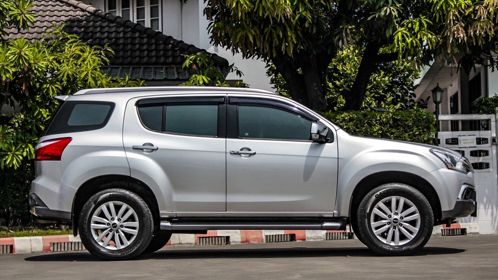 2019 ISUZU MU-X 3.0 (DVD Navi)