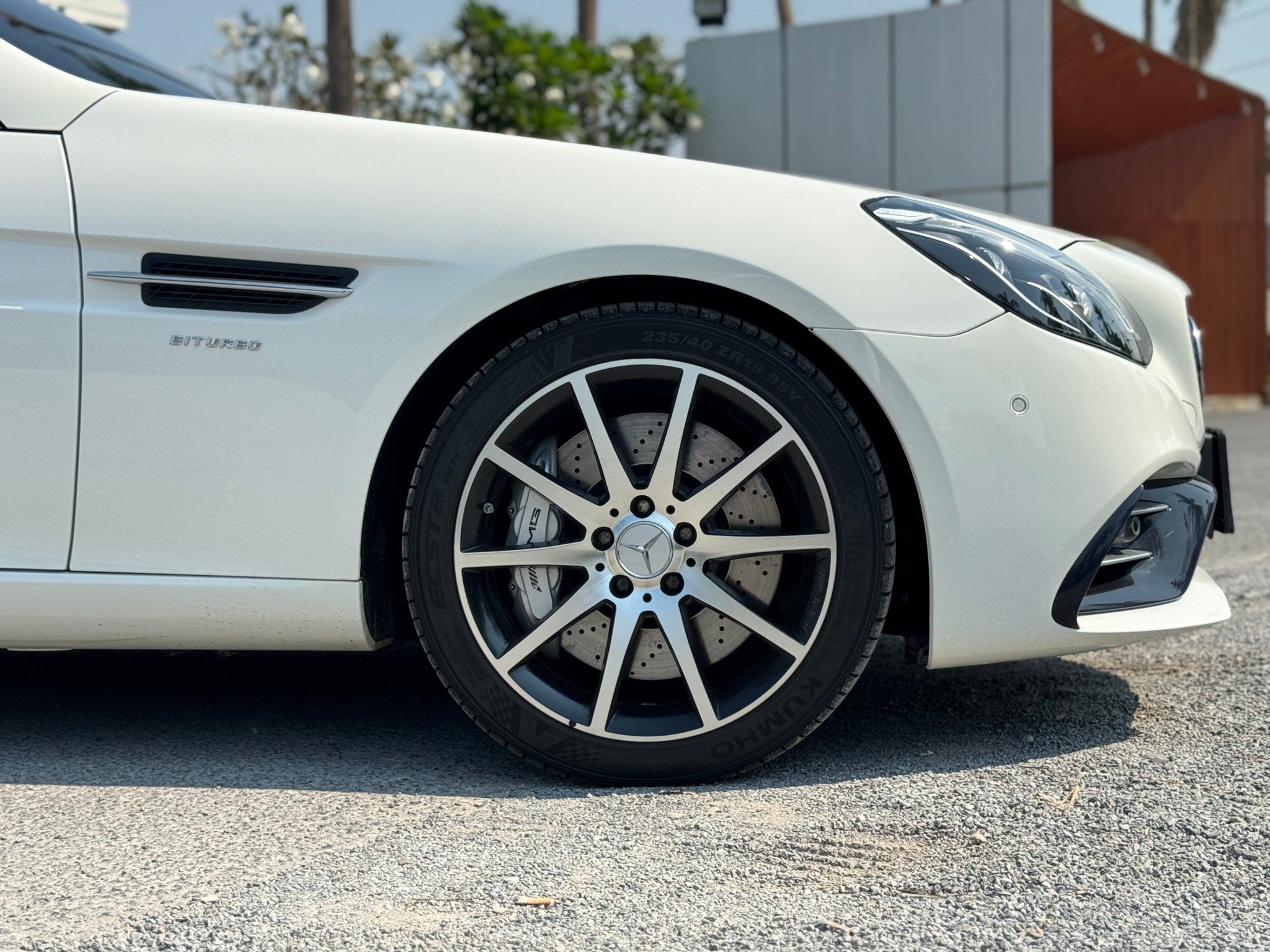 2017 Mercedes-AMG SLC43