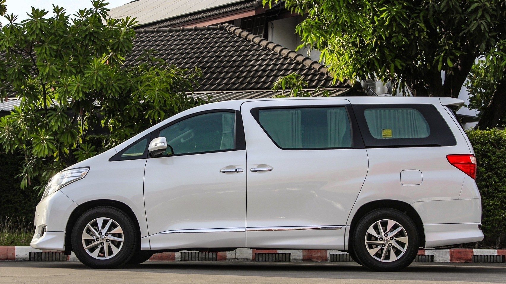 2013 TOYOTA ALPHARD 2.4 HYBRID