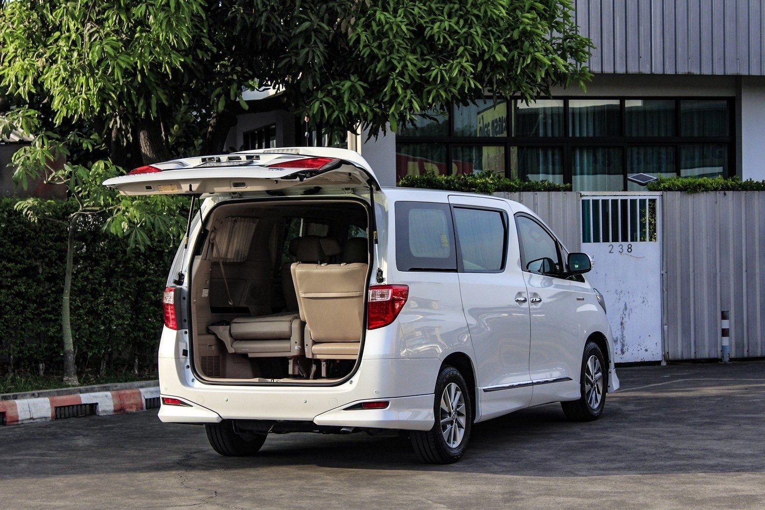 2013 TOYOTA ALPHARD 2.4 HYBRID