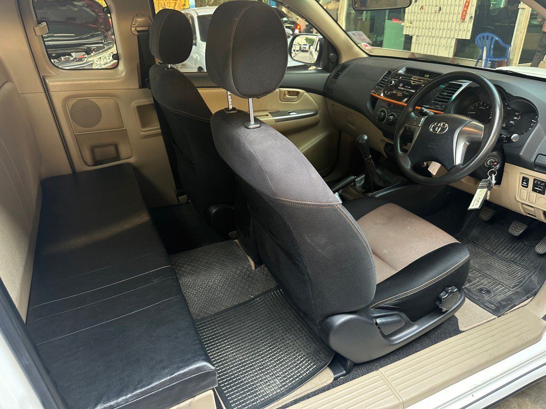 2013 TOYOTA Hilux Vigo RWD 2.5DCT