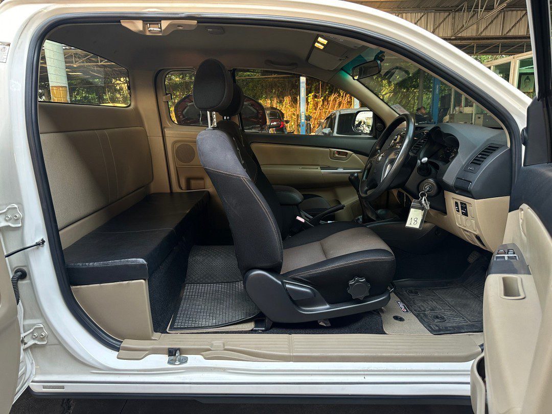 2013 TOYOTA Hilux Vigo RWD 2.5DCT