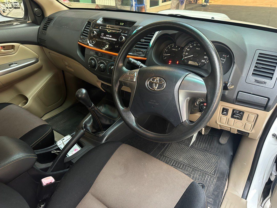 2013 TOYOTA Hilux Vigo RWD 2.5DCT