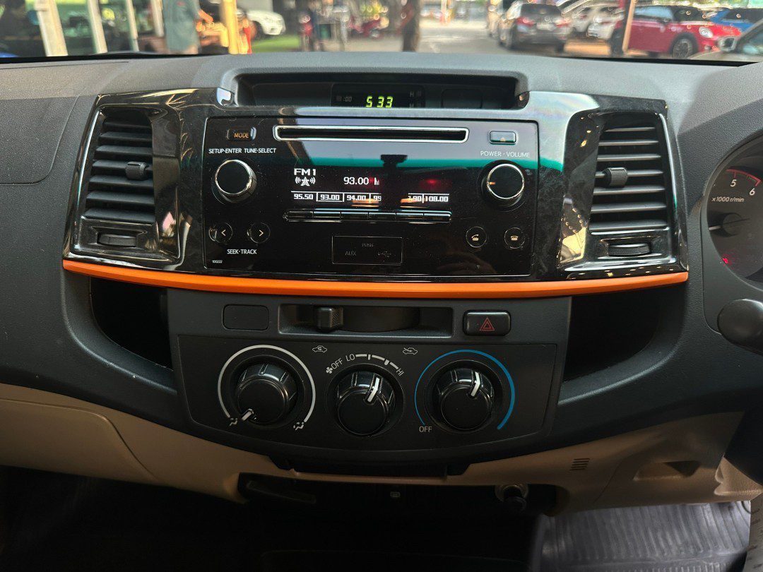 2013 TOYOTA Hilux Vigo RWD 2.5DCT