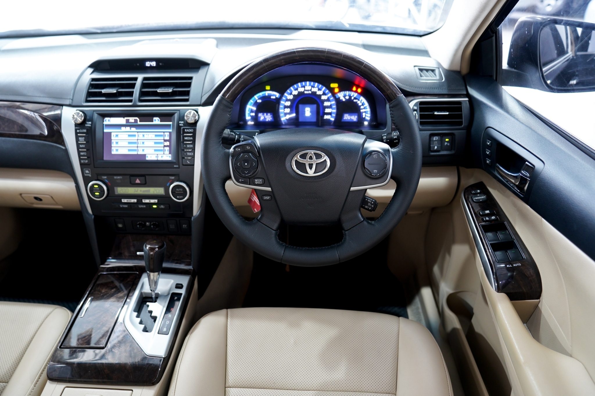 2012 TOYOTA CAMRY 2.5 HYBRID DVD AT