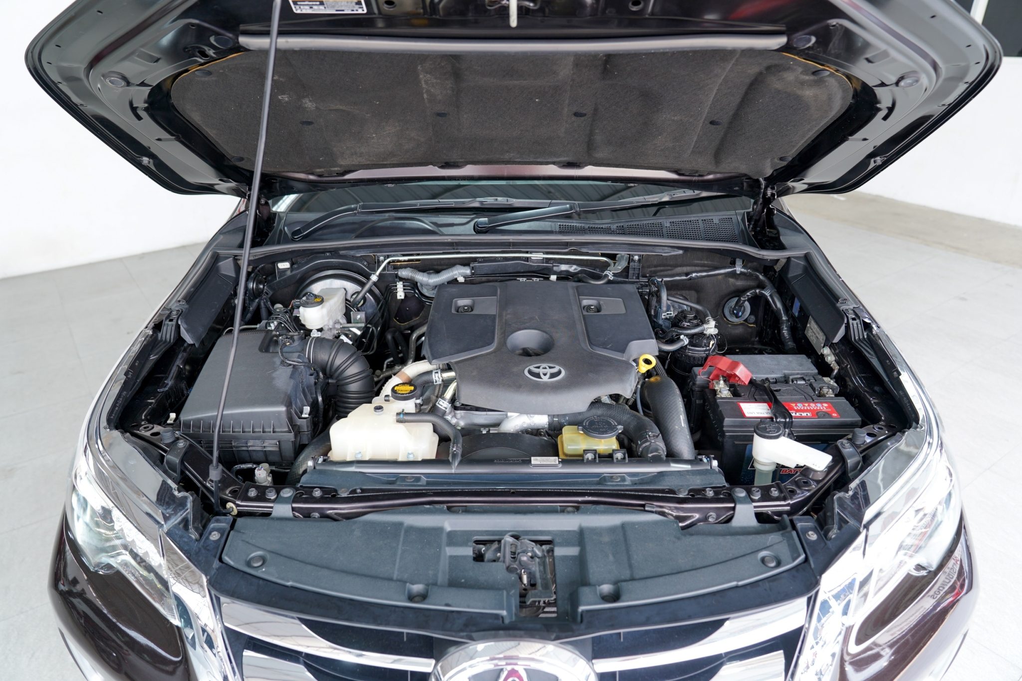 2015 TOYOTA FORTUNER 2.8 V AT