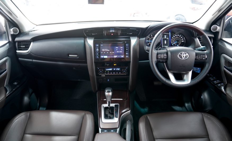 2015 TOYOTA FORTUNER 2.8 V AT