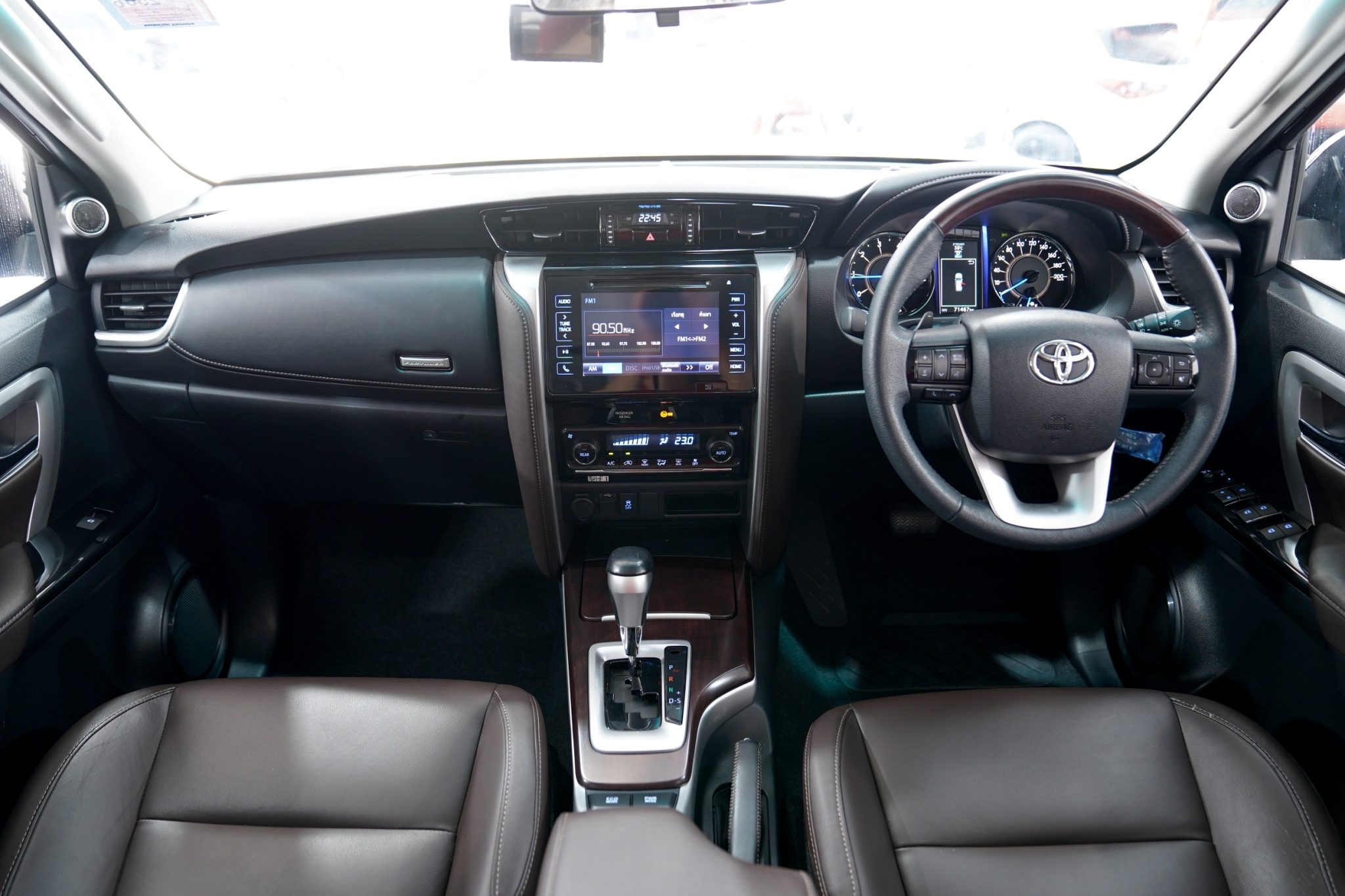 2015 TOYOTA FORTUNER 2.8 V AT