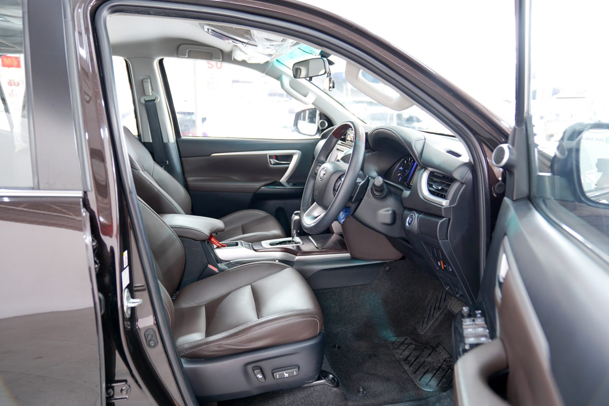 2015 TOYOTA FORTUNER 2.8 V AT