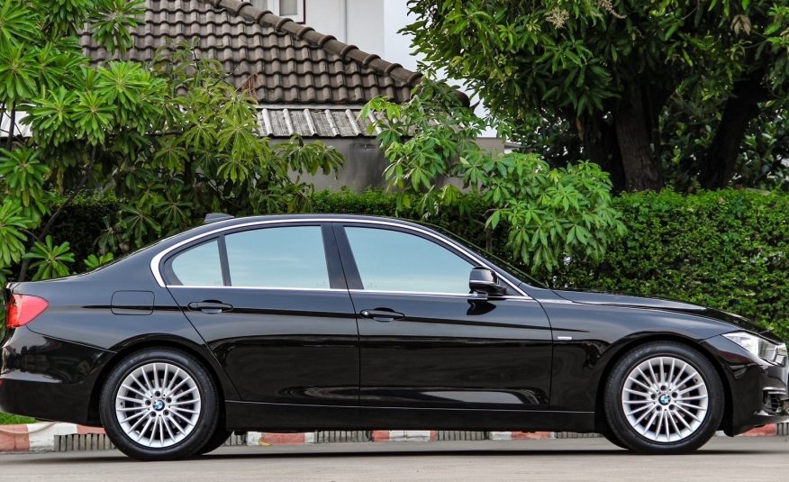 2016 BMW SERIES 3 320i LUXURY