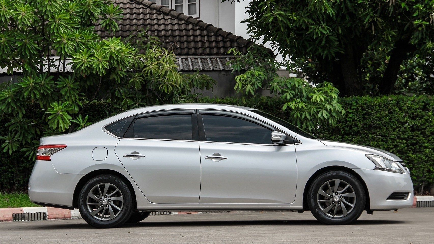 2012 NISSAN SYLPHY 1.6 E