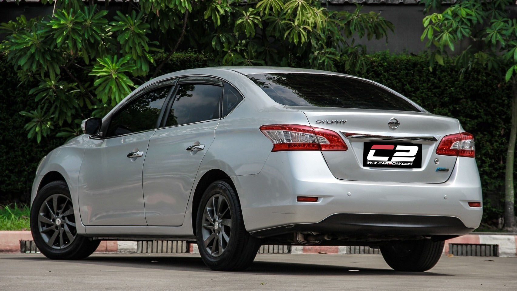 2012 NISSAN SYLPHY 1.6 E