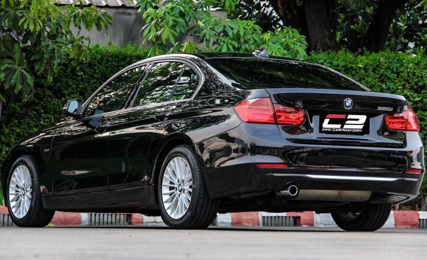 2016 BMW SERIES 3 320i LUXURY