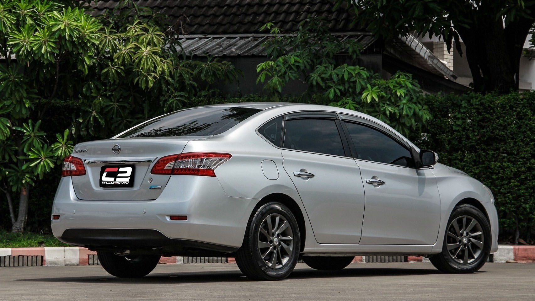 2012 NISSAN SYLPHY 1.6 E