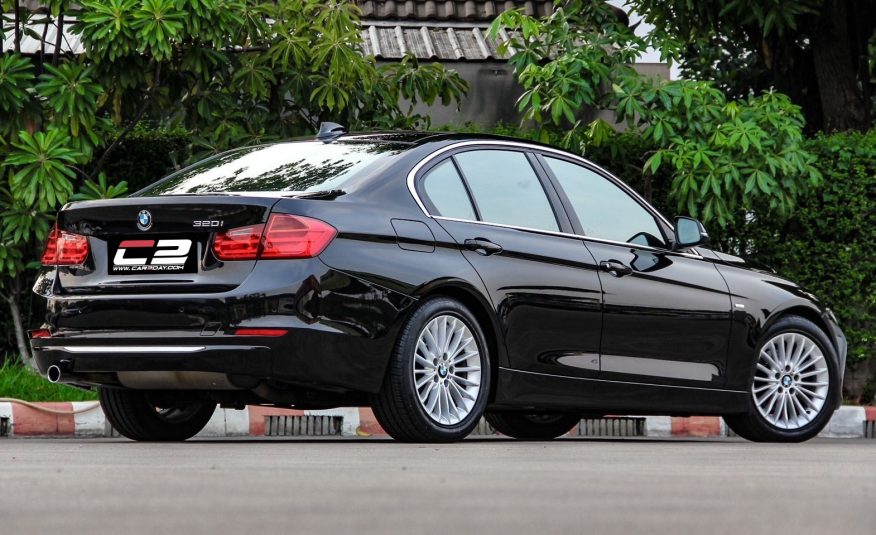 2016 BMW SERIES 3 320i LUXURY