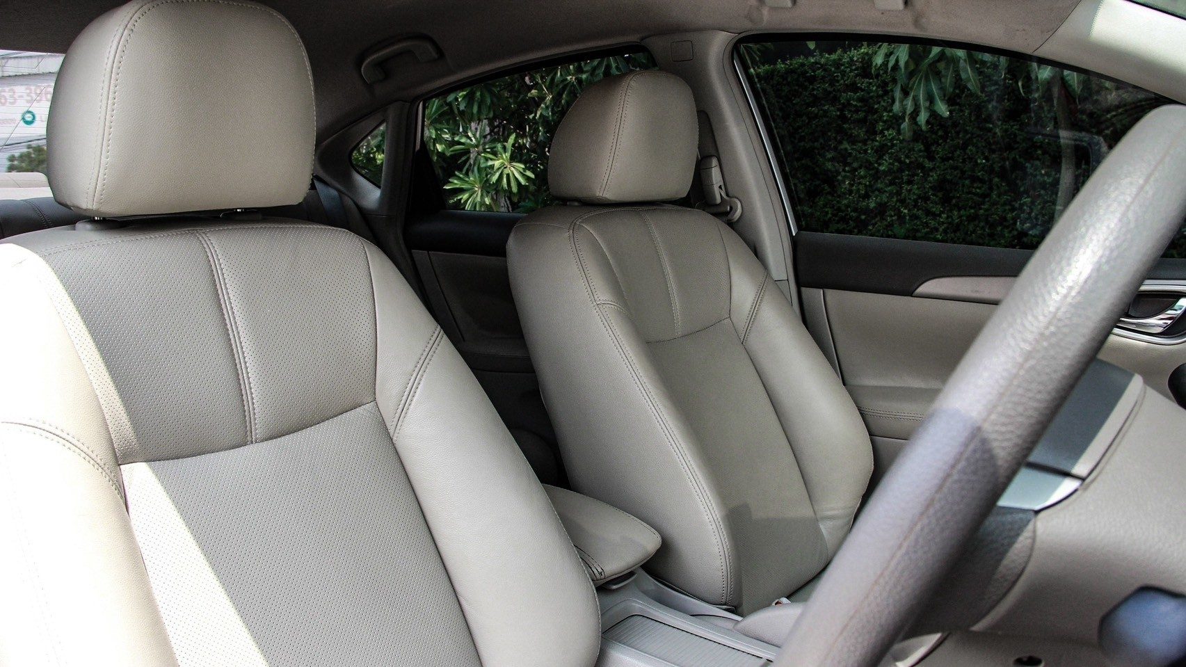 2012 NISSAN SYLPHY 1.6 E