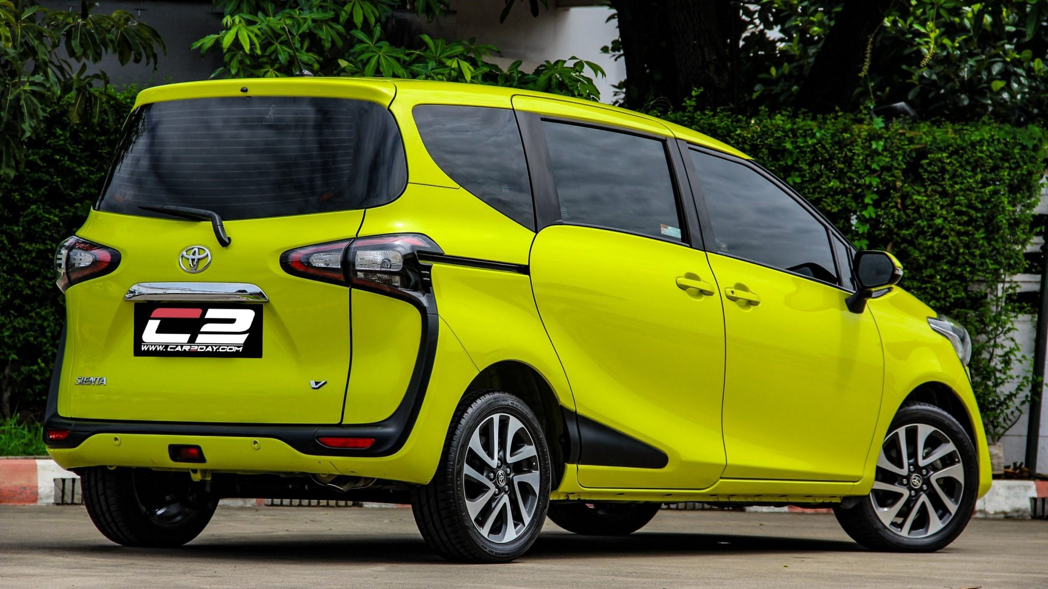 2020 TOYOTA SIENTA 1.5 V